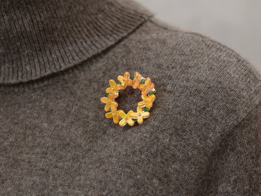 2025年リニューアル！秋限定【 ブローチ 】金木犀 秋の花のリース
