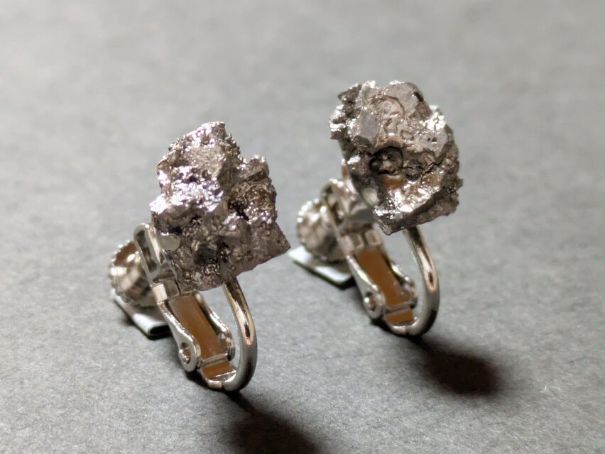 玉鋼の煌めきイヤリング