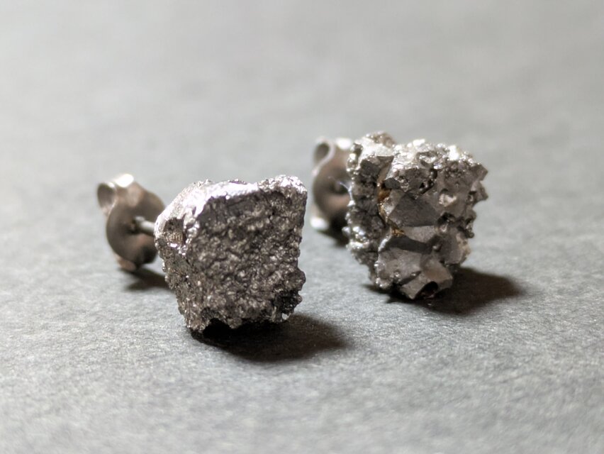 玉鋼の煌めきピアス（中）