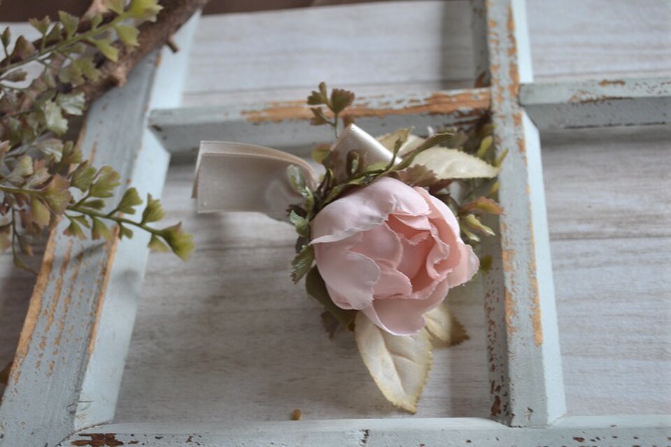 ウェディング】ピンク芍薬のクラッチブーケ＊ブートニア | iichi 日々