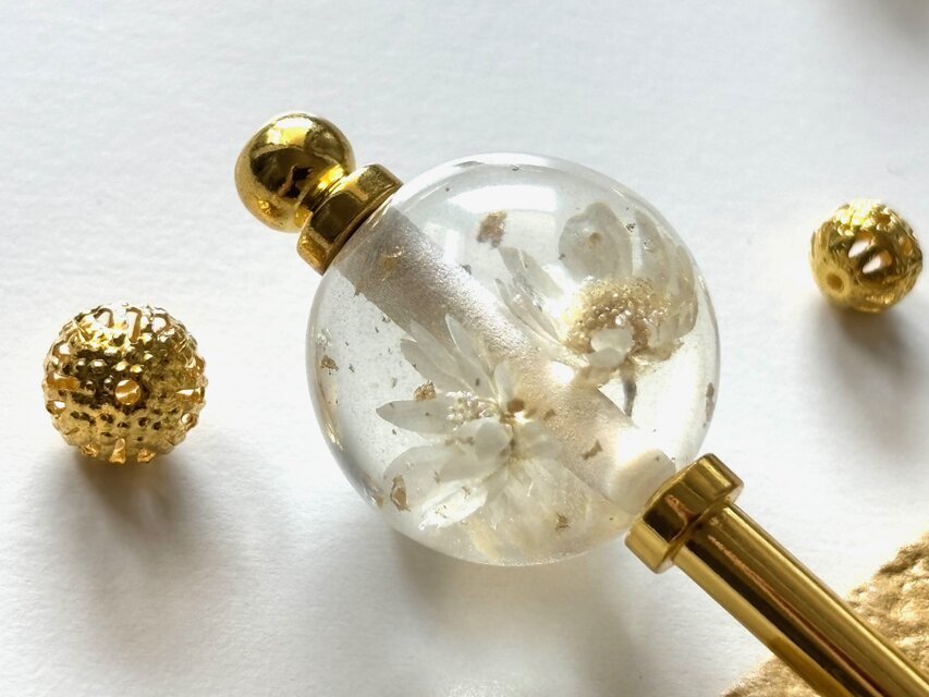 かんざし　ドライフラワーの水中花　白　ホワイト　生成り　ナチュラル　一本挿し　一本簪　涼しげ　樹脂　クリア　透明　夏