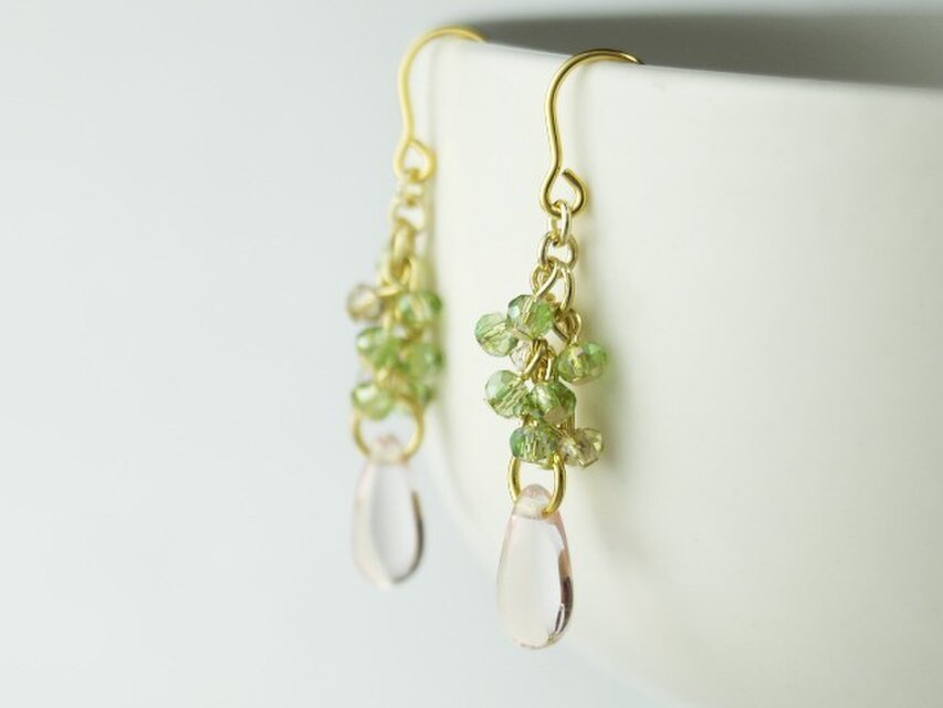 しずくと小粒ビーズのじゃらじゃらピアス