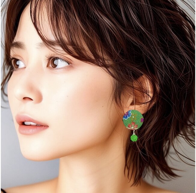ピアス》京都一越ちりめん鶯色に小花が可愛い包みボタンと羽衣水引玉