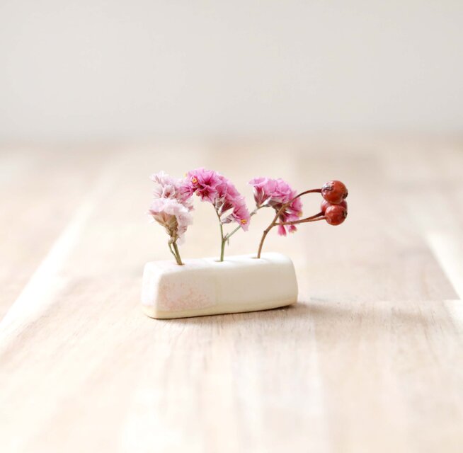 陶土の一連花立て 白マット＆桜色 ＊ ドライフラワー付き