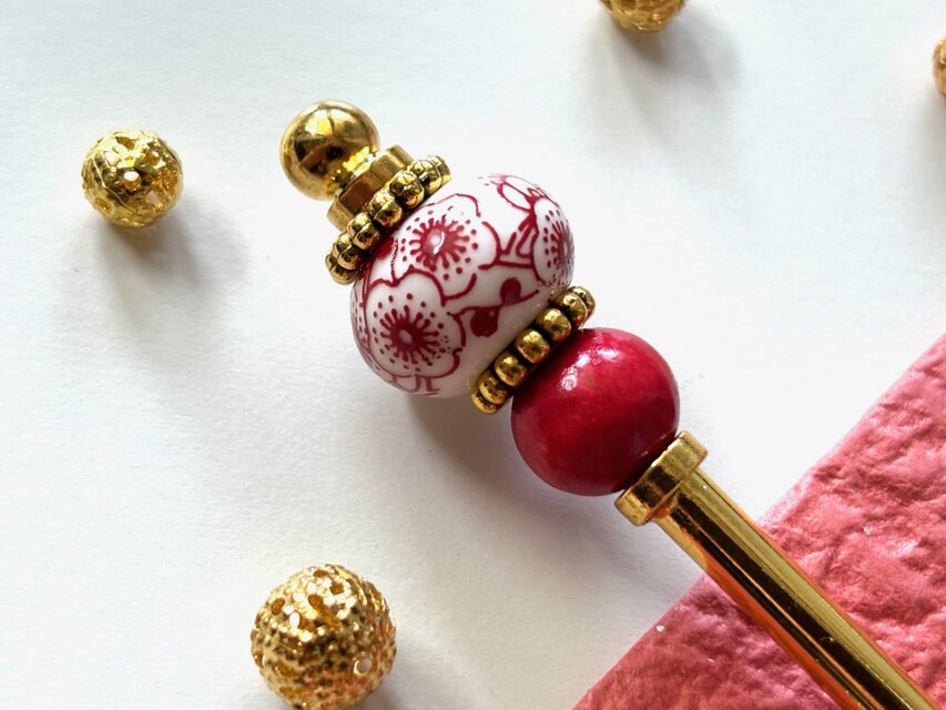 かんざし　紅梅の磁器ビーズB　赤　レッド　紅　ゴールド　一本挿し　一本簪　夏秋春　紅葉　