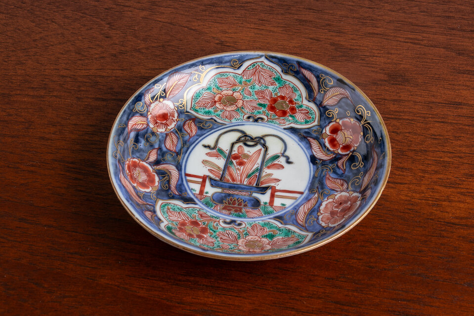 古伊万里 染錦 唐華花籠文 五寸皿 明治時代 E814C | iichi 日々の