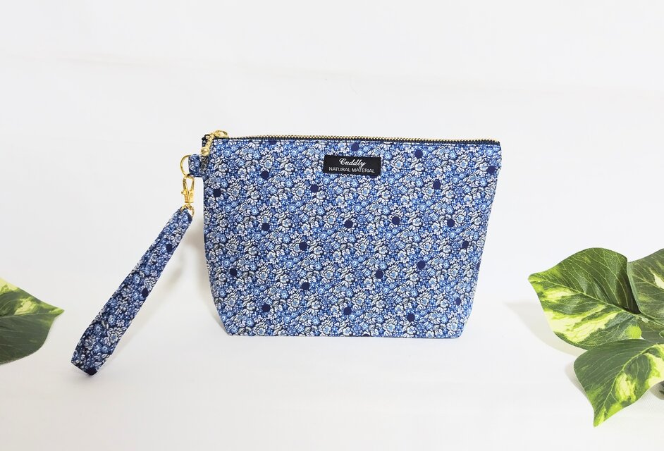 リバティアバサンスポットの持ち手付きポーチ