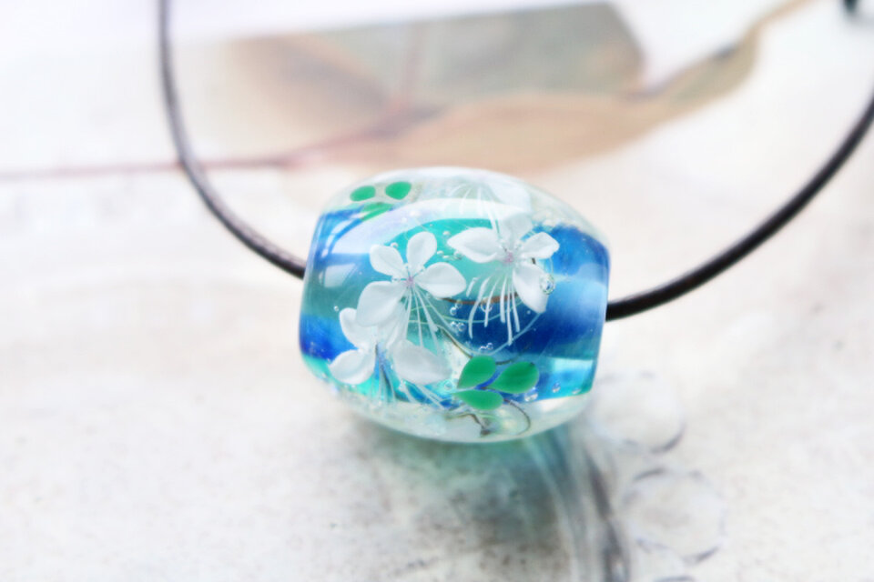 ＊期間限定SALE＊ガウラ（白蝶草）のとんぼ玉（ガラス玉）