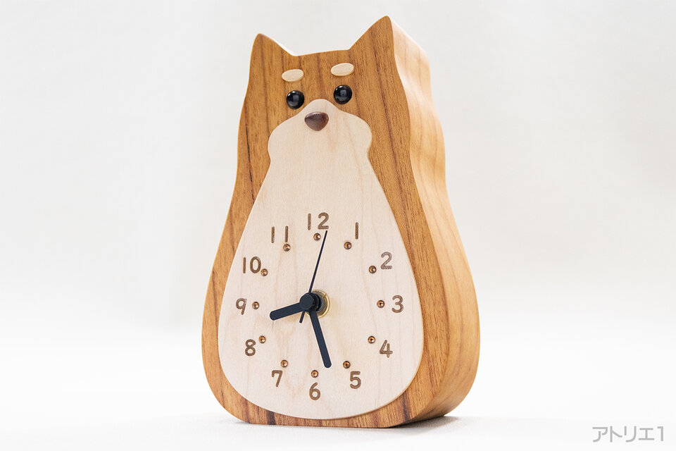 お座り柴の置き時計