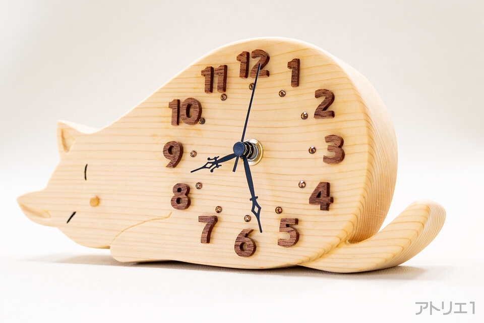 おやすみ猫の置き時計