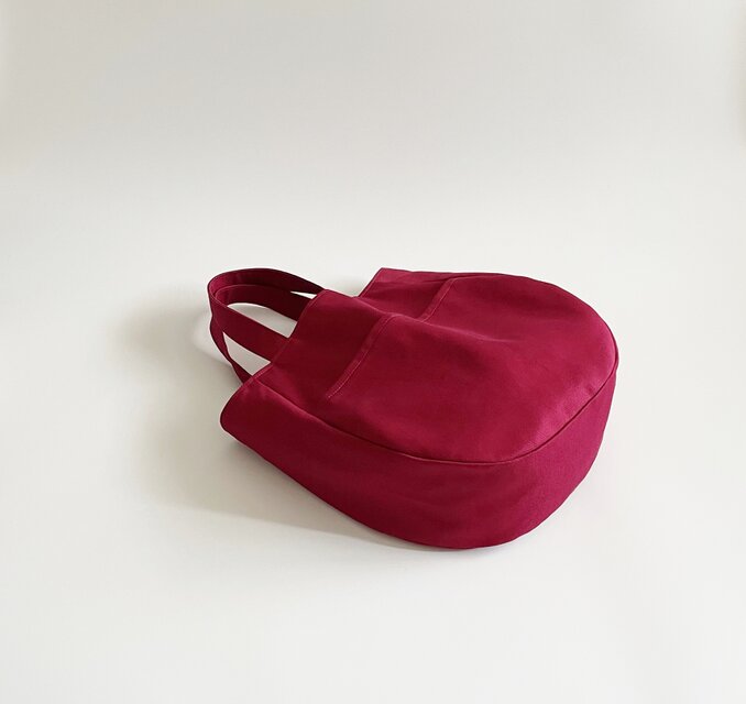 ワインレッド ラウンド型バッグ カツラギデニム 外ポケット ボルドー