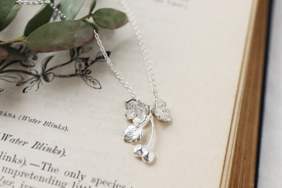 オオイヌノフグリ　ネックレス