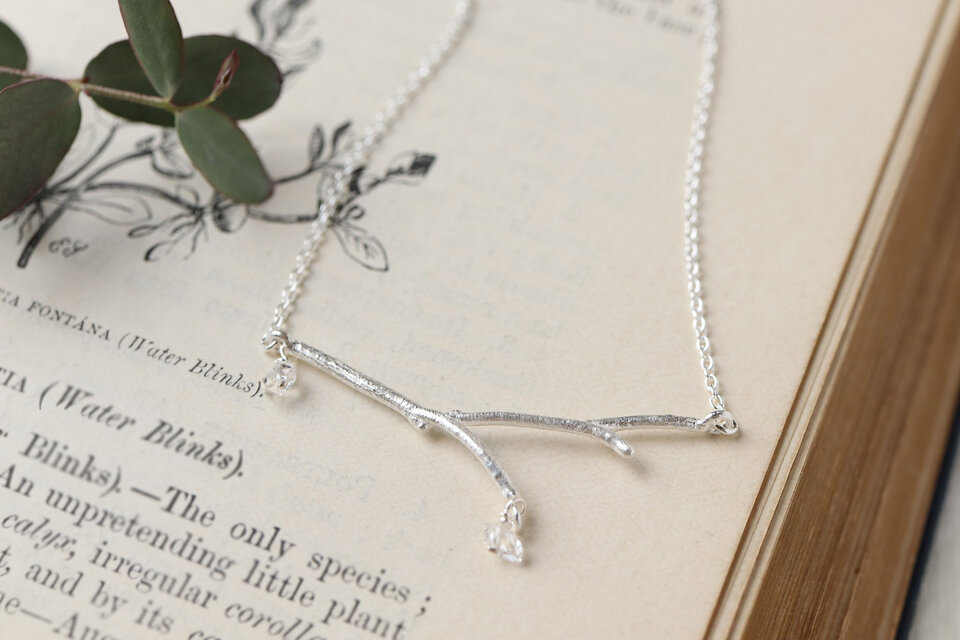 雨あがりの小枝 ネックレス