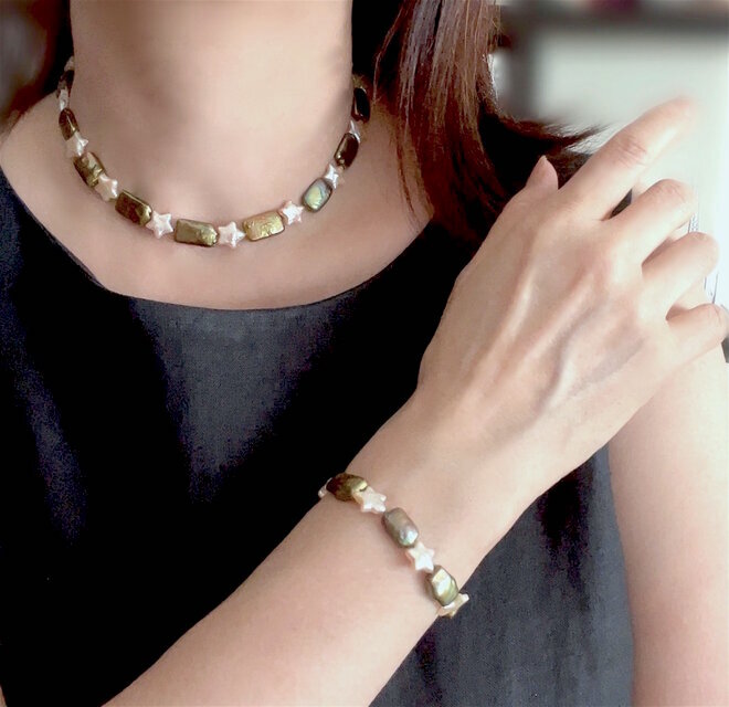 グリーン染めレクタングルの淡水パールとほんのりピンクスターのパールのチョーカー&ブレスレット