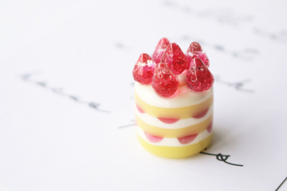 ガラスのミニチュア苺ショートケーキ 　★ガラスのミニチュア洋菓子店★