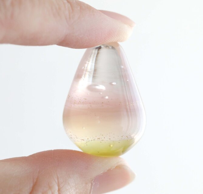 ガラスの雫の小さなオブジェ 「藤色の空」 | iichi 日々の暮らしを