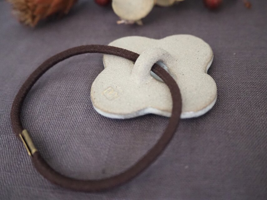 陶器のヘアゴム 『Floral Pattern』 | iichi 日々の暮らしを心地よく