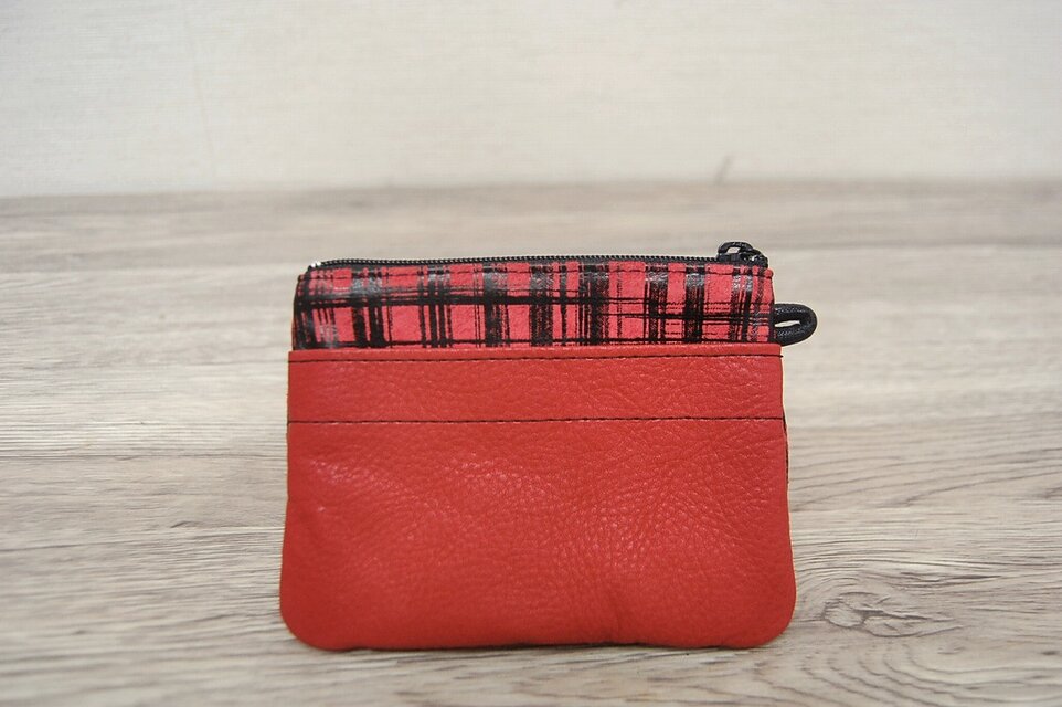 角財布 (豚革・チェック柄)