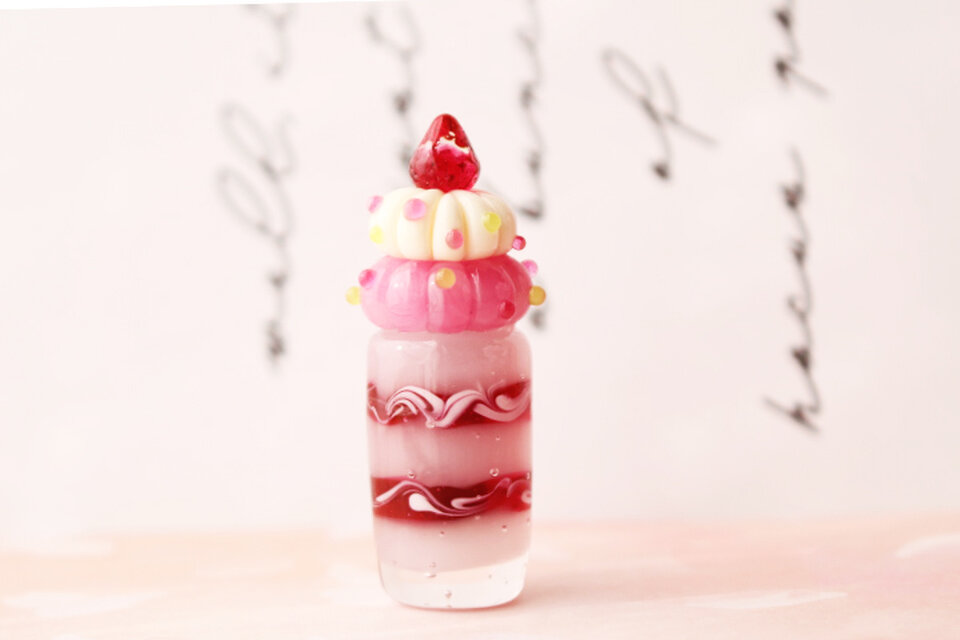 ガラスのミニチュア苺パフェ　★ガラスのミニチュア喫茶店★