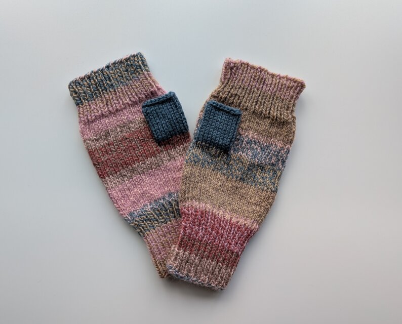 ランダムボーダーのハンドウォーマー　エンジピンク系