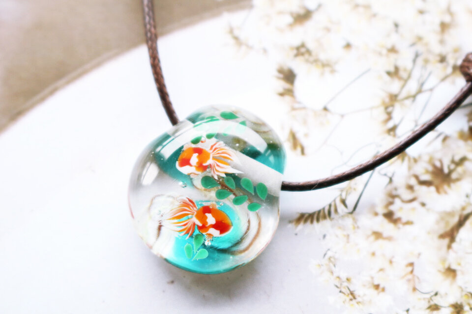 金魚のとんぼ玉ガラスペンダント