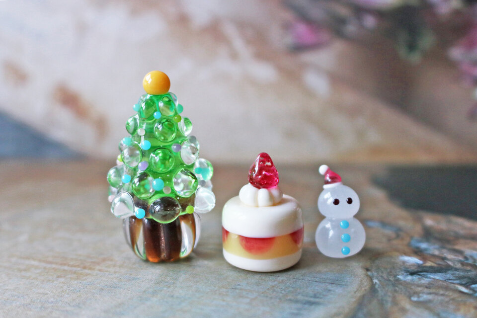 ガラスのクリスマスツリー★ケーキと雪だるま　ミニチュアツリー
