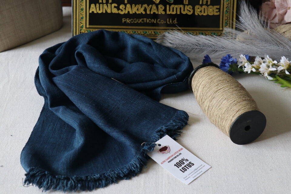 100蓮ストール(藍染)Special Quality