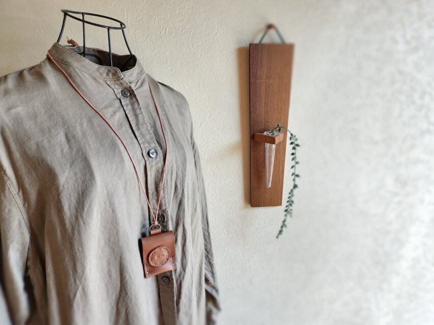 レザーネックレス②　小物入れ　コインケース　濃いヌメ色　オイルワックスレザー