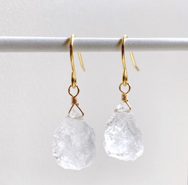 天然石ラフロック水晶ドロップ一粒ピアス/イヤリング