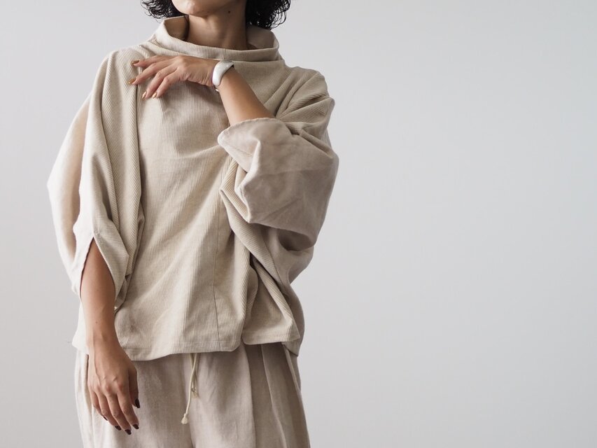 前後どちらでも着れるドルマントップス