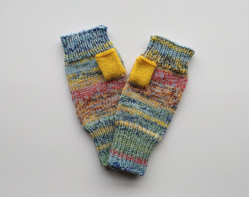 引き揃え編みのハンドウォーマー　3200A