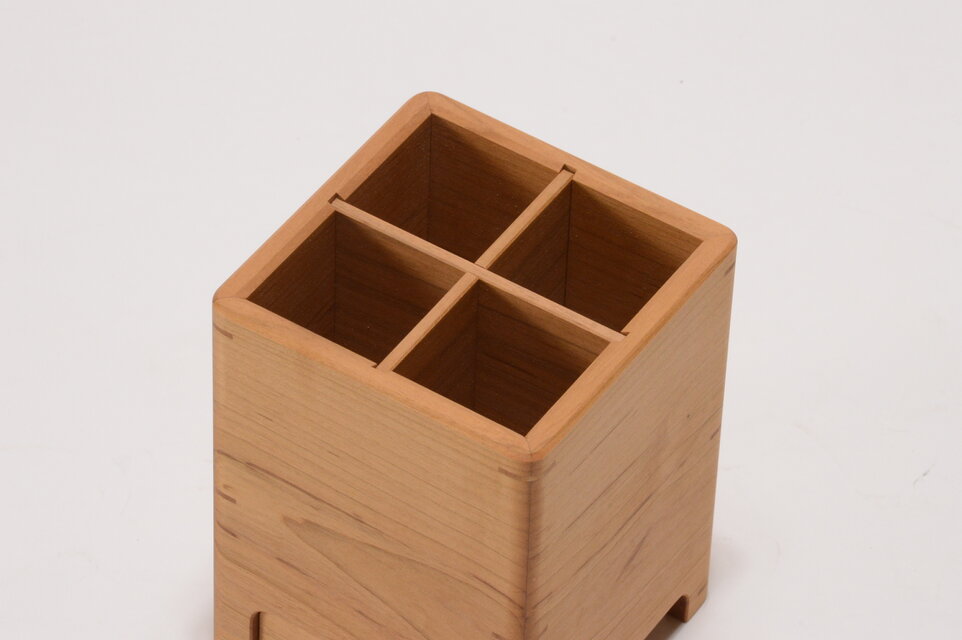 ヤマザクラのペン立て 木製ツマミ | iichi 日々の暮らしを心地よくする