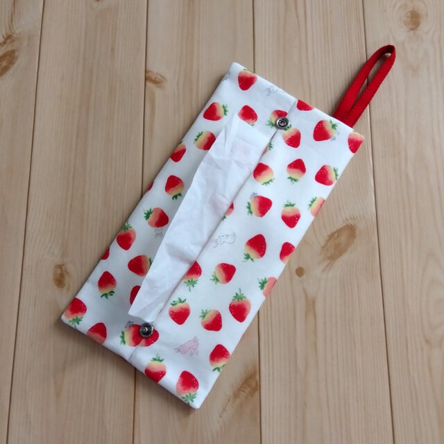 持ち手付き 携帯ティッシュケース 苺柄 ボックスティッシュから詰替え