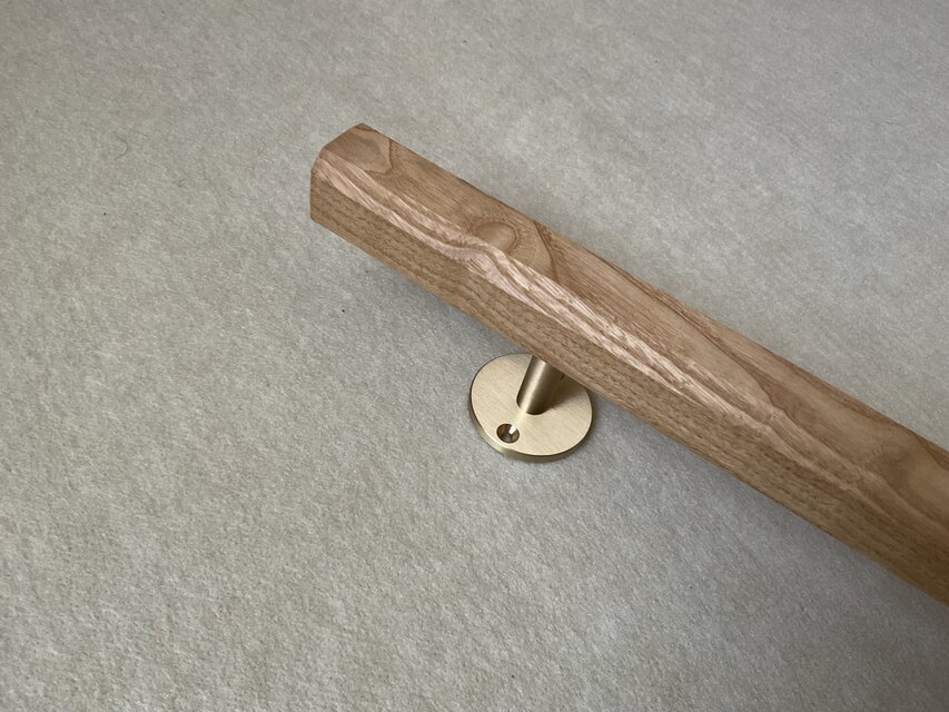 栗の木 手摺り 無垢材 真鍮金具付き ウヅクリ仕上げ 長さ60cm | iichi