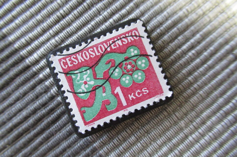 アップサイクル チェコスロバキア 切手ブローチ10307 | iichi 日々の