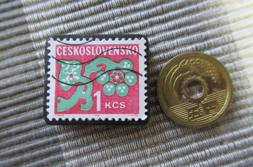 アップサイクル チェコスロバキア 切手ブローチ10307 | iichi 日々の