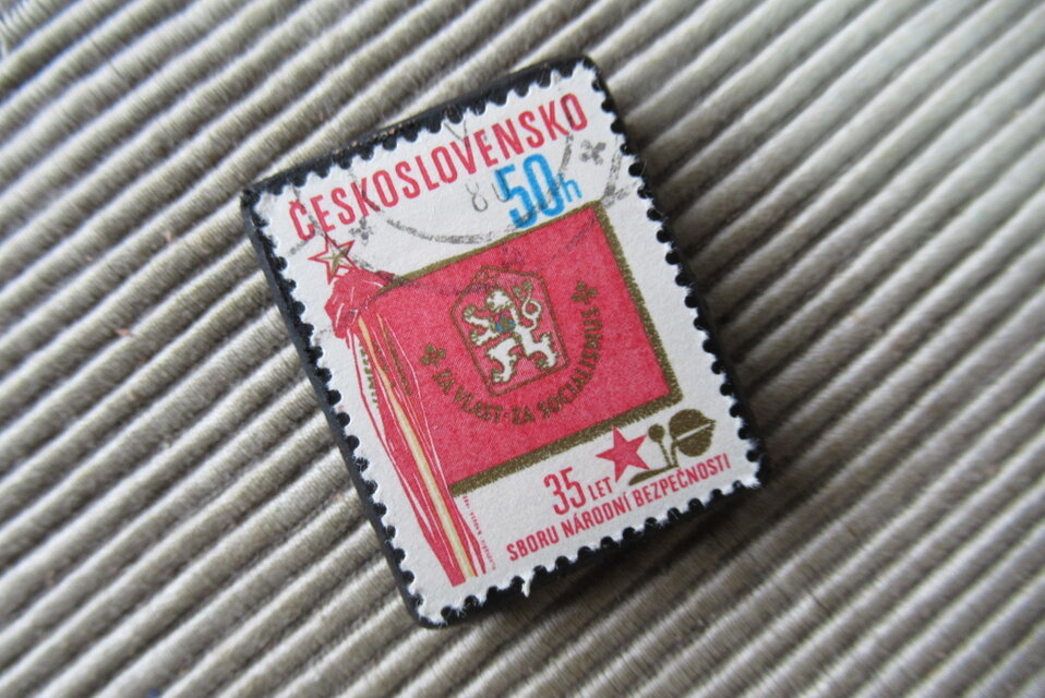 アップサイクル チェコスロバキア 切手ブローチ10317 | iichi 日々の