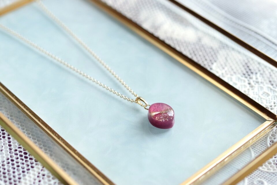 レジンアート　マーキスペンダント〈屍骨と花〉