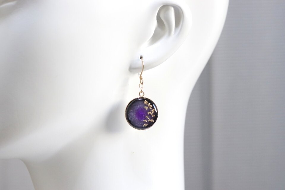 レジンアート　ラウンドピアス〈儚い望み〉