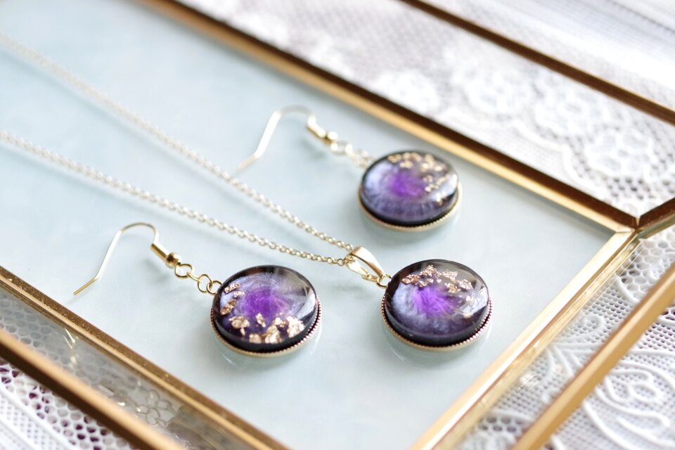 レジンアート ラウンドピアス〈儚い望み〉 | iichi 日々の暮らしを