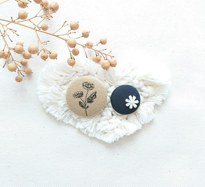 ★くるみボタンブローチ★