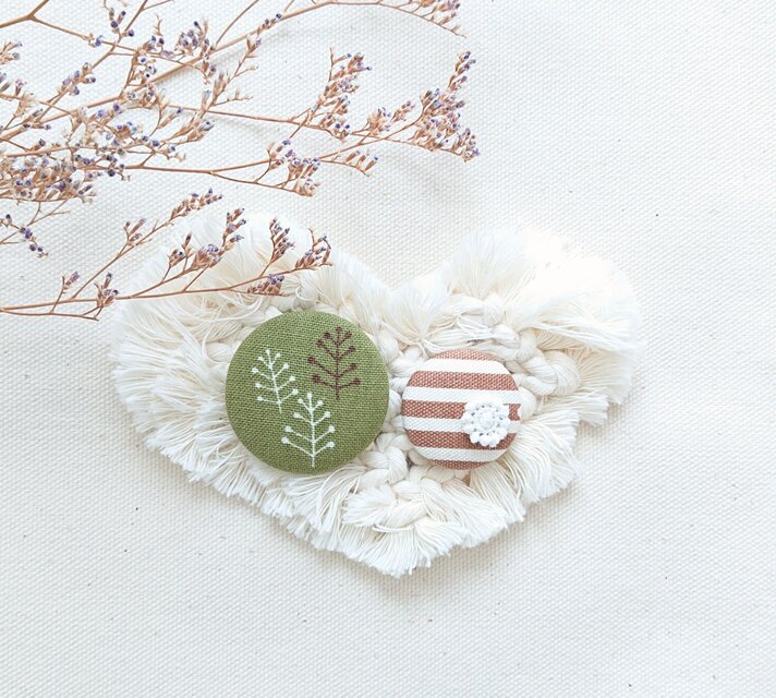 ★くるみボタンブローチ★