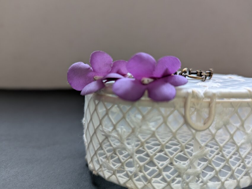 イヤリング野すみれ（バイオレット色）D79