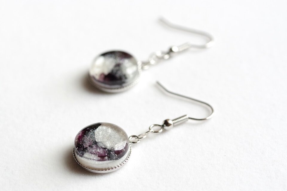 レジンアート　ラウンドピアス〈行方知れずの明日〉