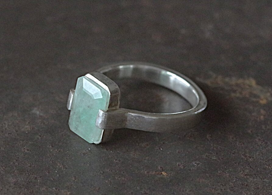 エメラルド　イン　クオーツ　リング