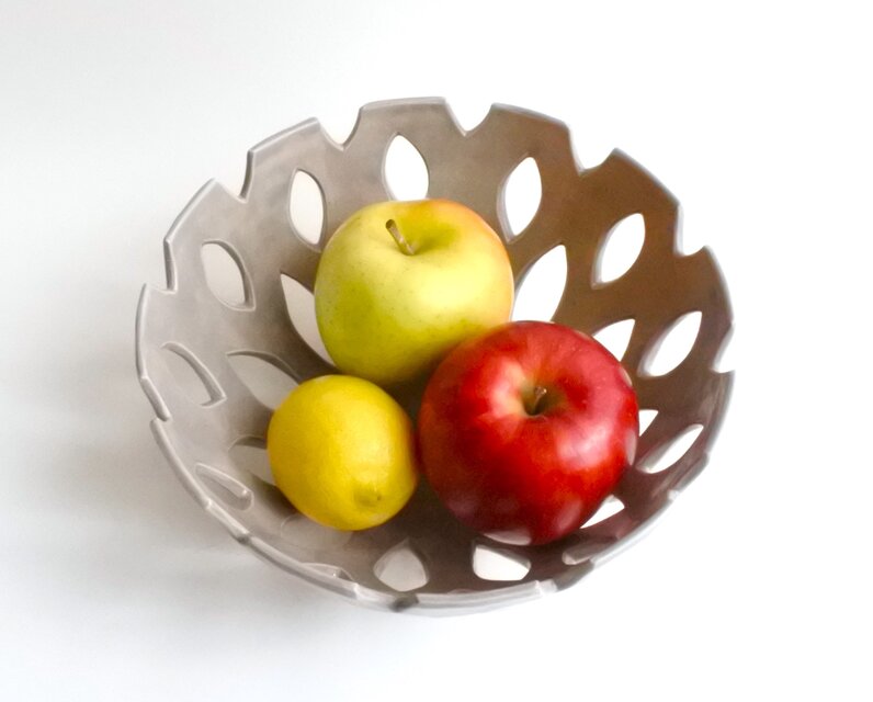 フルーツボウル　菓子鉢（グレーブラウン）Fruits bowl (gray brown) 陶磁器製