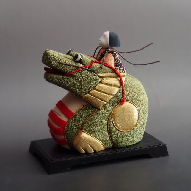 木目込み人形　龍に乗る童　