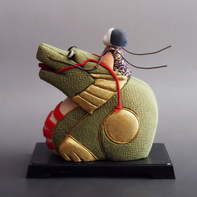 木目込み人形 龍に乗る童 | iichi 日々の暮らしを心地よくする