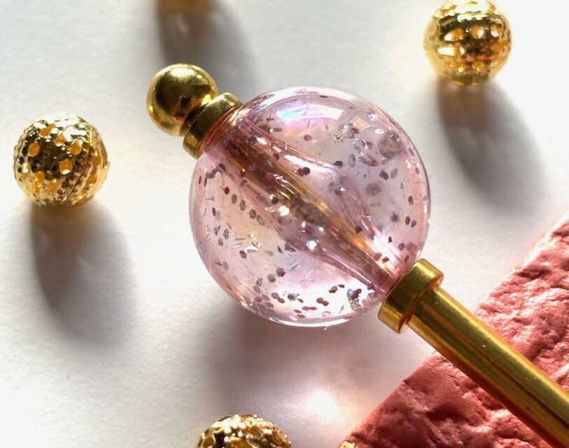 かんざし　ラメ入りクリアビーズ　ピンク　一本挿し　一本簪　涼しげ　透明　クリア　春夏　涼しげ　桜　さくら　