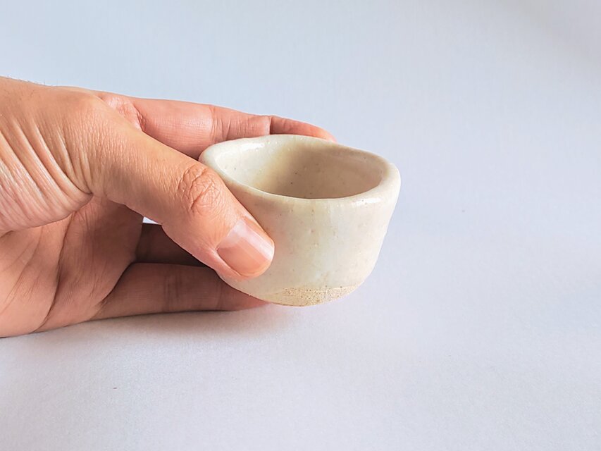 美濃焼]おちょこ しっとりとした白志野ぐい呑み 晩酌を盛り上げる陶器